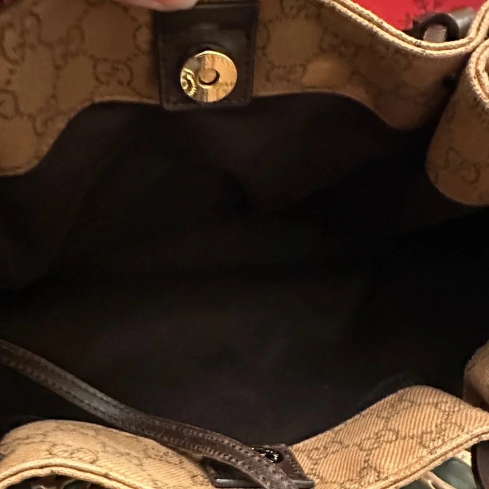 Gucci Signature Tan and Brown Messenger Bag - Picture 3 of 15